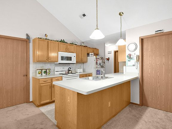 5th image of 4040 Chennin Dr #6