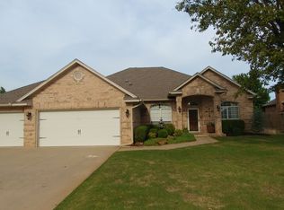 221 Castle Rock Rd, Yukon, OK 73099