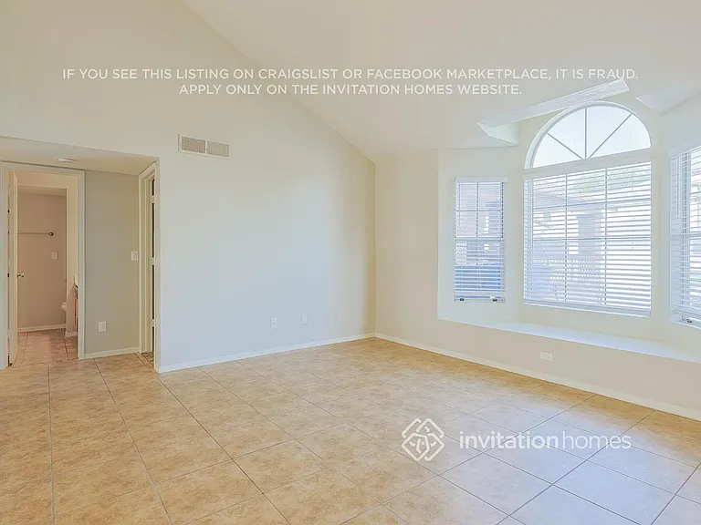 5829 S 42nd St — Photo 2