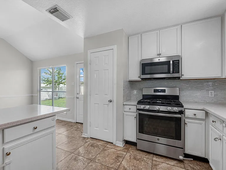 18634 S Wimbledon Dr — Photo 10