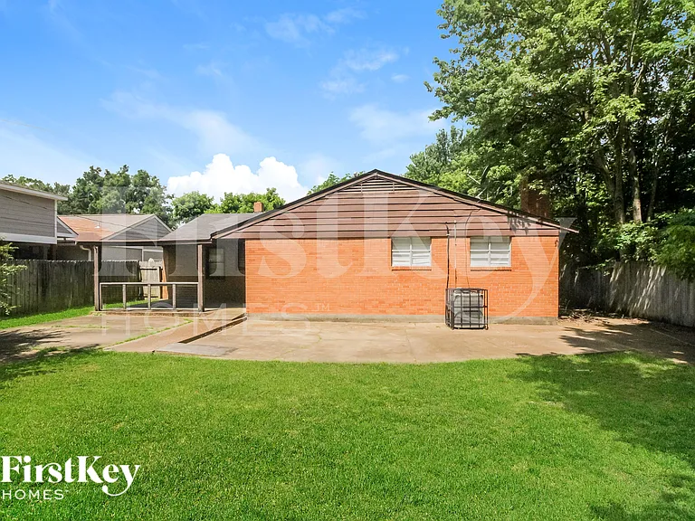 842 Eastern Dr — Photo 14
