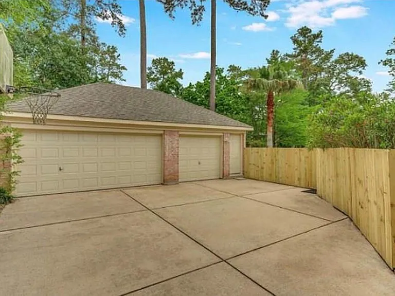 2 Twin Feather Pl — Photo 3