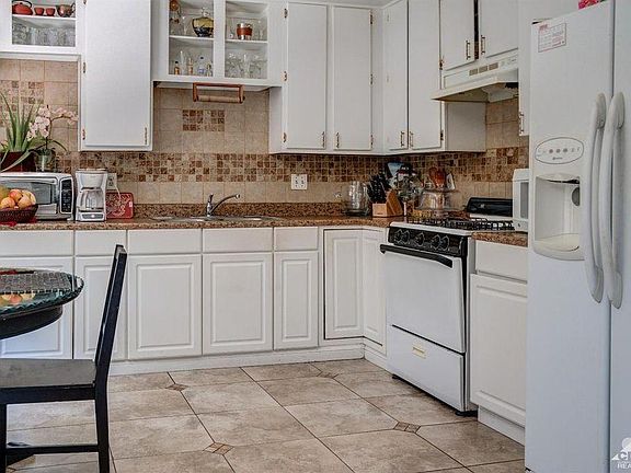 4th image of 66425 1st St APT A