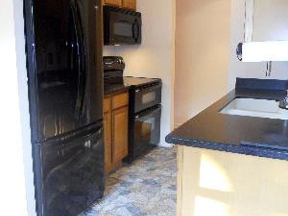 2nd image of 426 S Lombard Ave APT 101