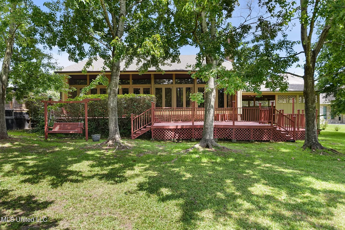 Building Photo - 687 Oahu St