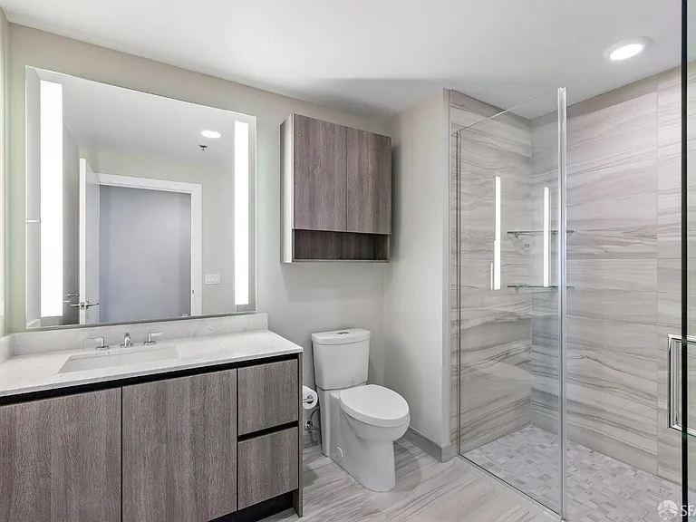201 Folsom St #27D — Photo 16