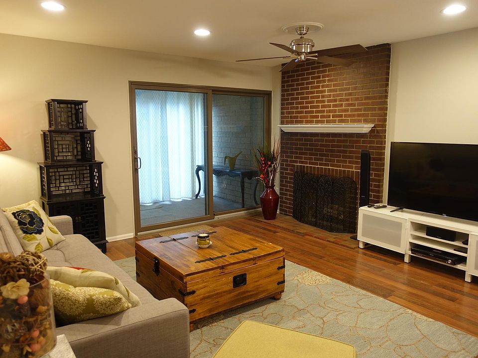 1st image of 800 N Pearl St APT 109