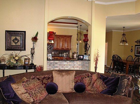 5th image of 1909 Pagewood Dr