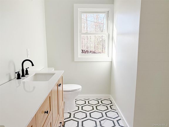 5th image of 134 Hallock Road