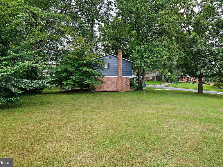 8701 Parliament Dr — Photo 37