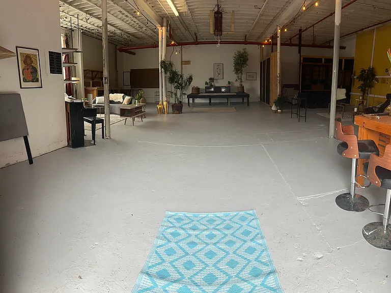 600 N Albany Ave — Photo 16
