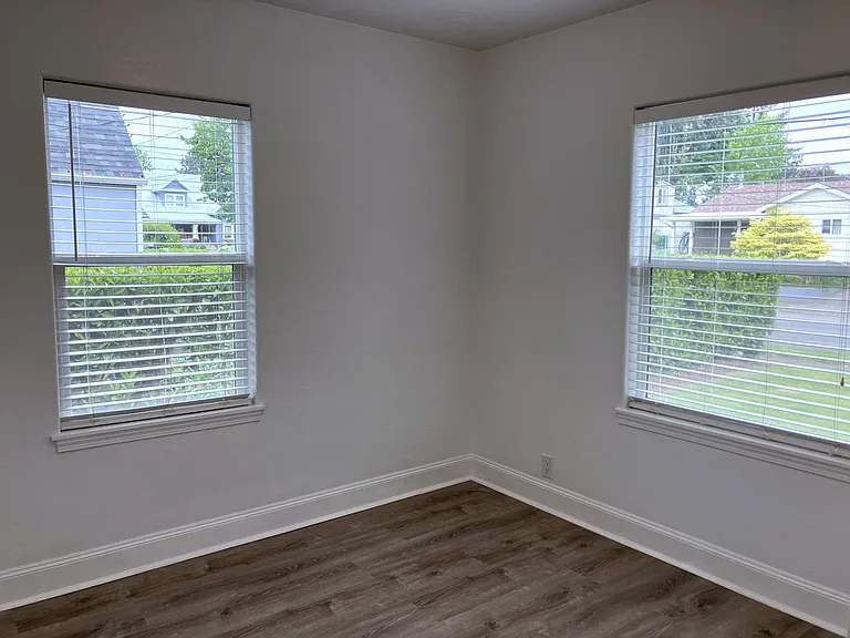 321 Magnolia Ct NW — Photo 8