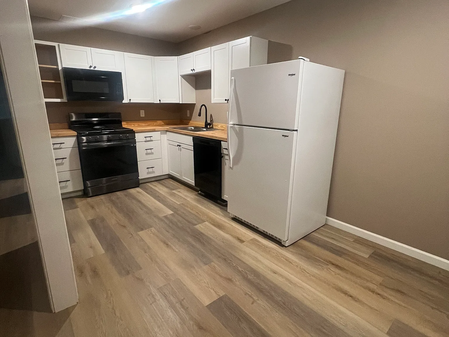 2 bed, 860 sqft, $750 — Photo 2
