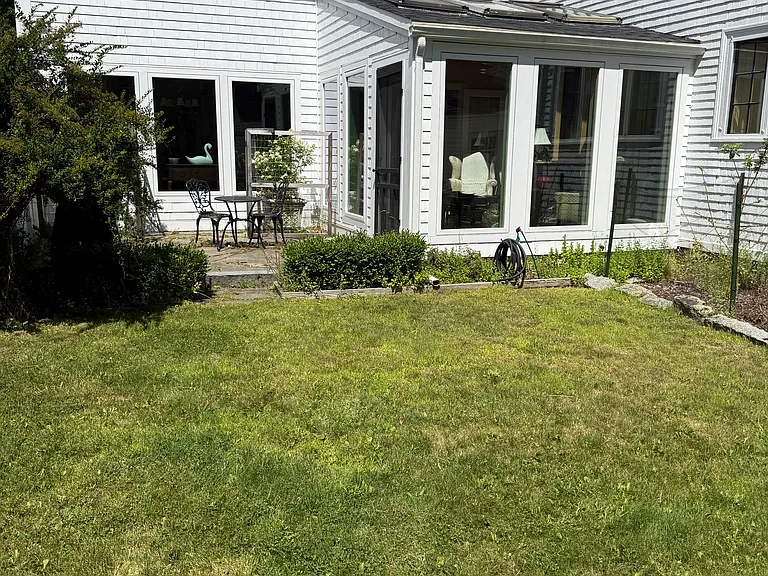 14 Center St — Photo 3