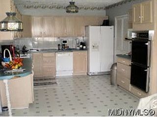 4th image of 9640 Wakefield St
