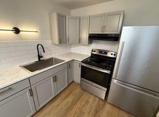 140 E 35th St #140, Davenport, IA 52806