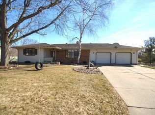 224 Sunset Dr, Janesville, WI 53545