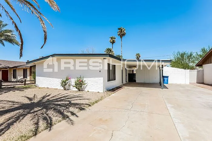 1314 E Del Rio Dr — Photo 1
