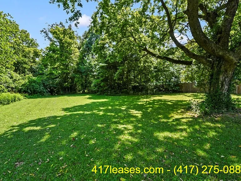 2518 N Weller Ave — Photo 26
