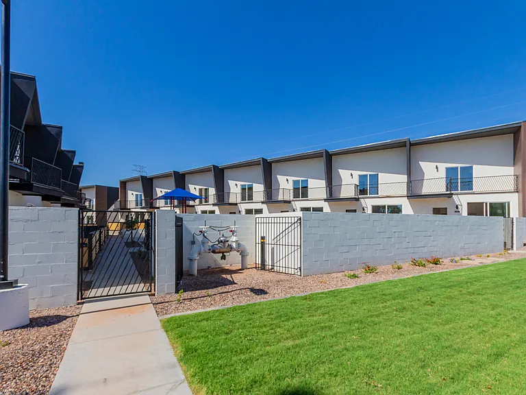 Sonoran Townhomes — Photo 38