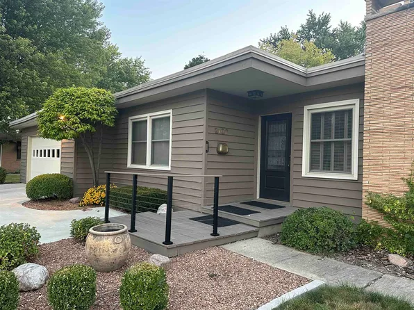 2107 Wynnewood Ln, Peru, IL 61354