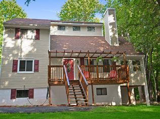 1054 Cherrywood Dr, Newfoundland, PA 18445