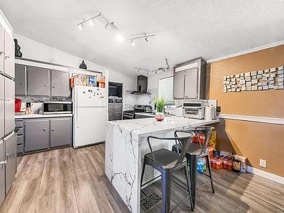 3rd image of 2121 E Avenue I Spc 1