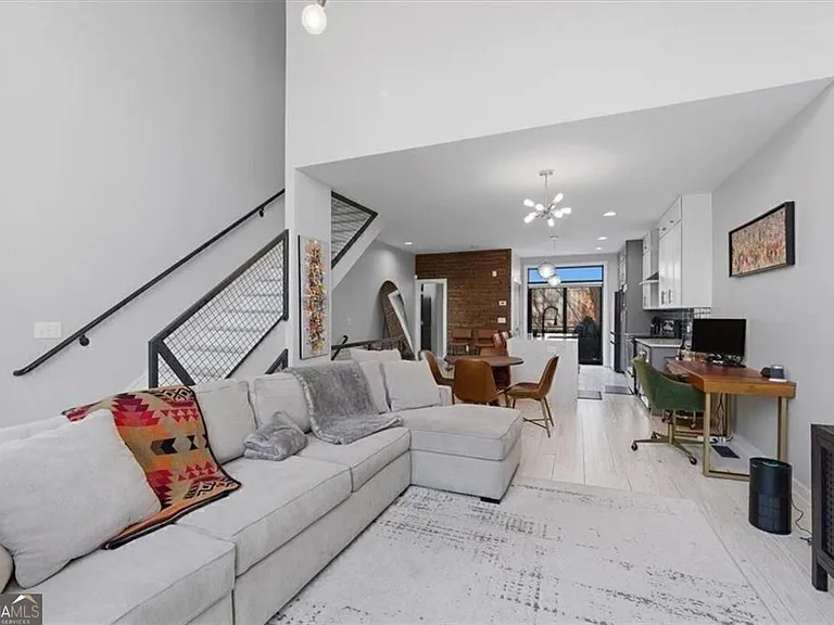 1250 Breuer Mews NW — Photo 7