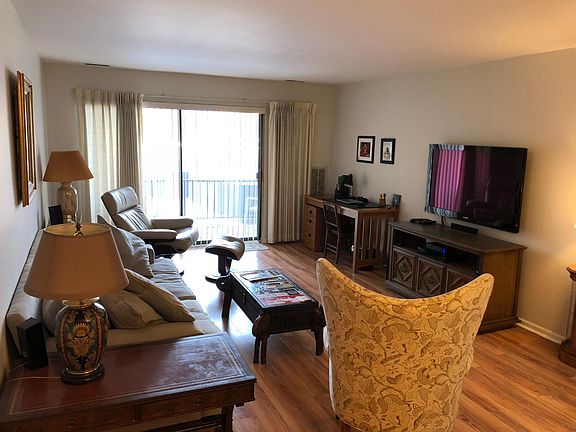 4th image of 263 S Clubhouse Dr Unit 208