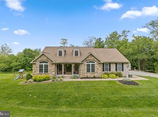 205 Pine Tree Dr, Honey Brook, PA 19344