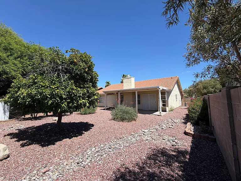 2534 S Perillo Dr — Photo 4