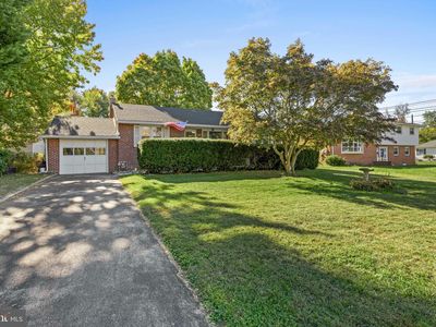 2502 Grand Ave, Holmes, PA, 19043