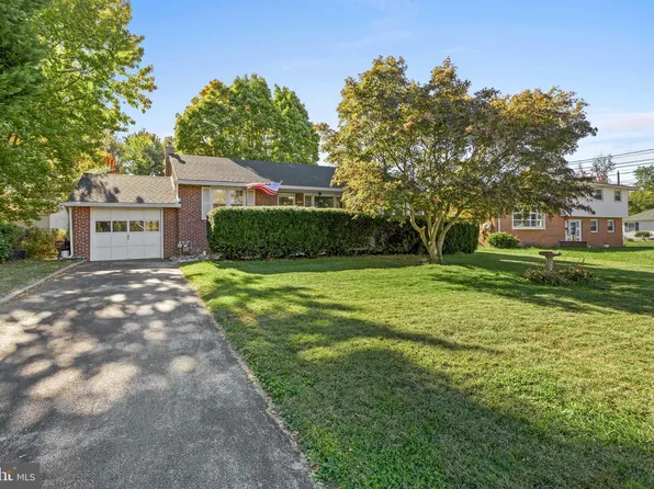 2502 Grand Ave, Holmes, PA 19043