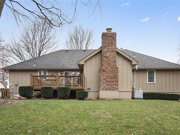 3rd image of 1801 NE Abbey Ln