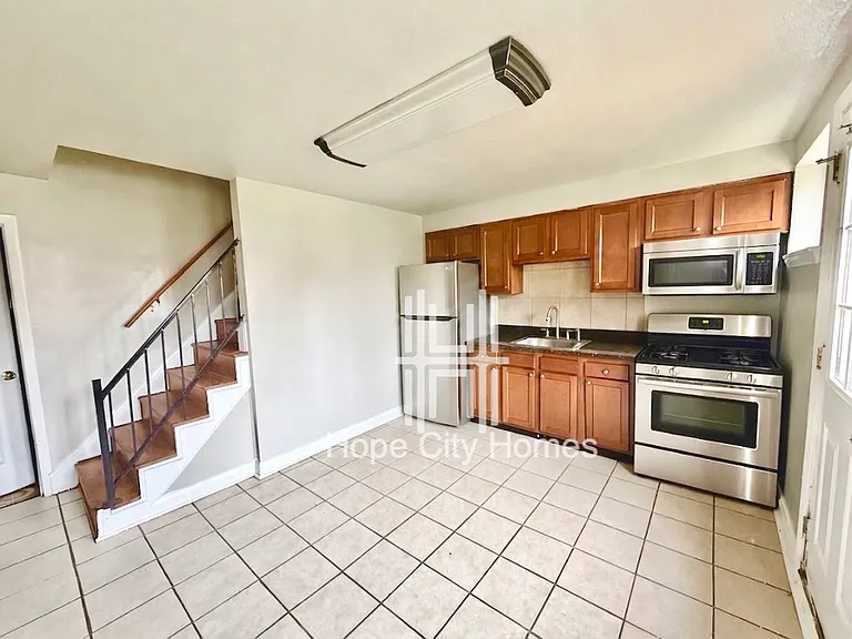 Lucia Ave — Photo 3