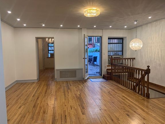 2nd image of 25 W 70th St #2