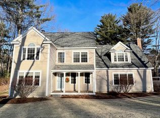 35 Winterberry Ln, Stratham, NH 03885