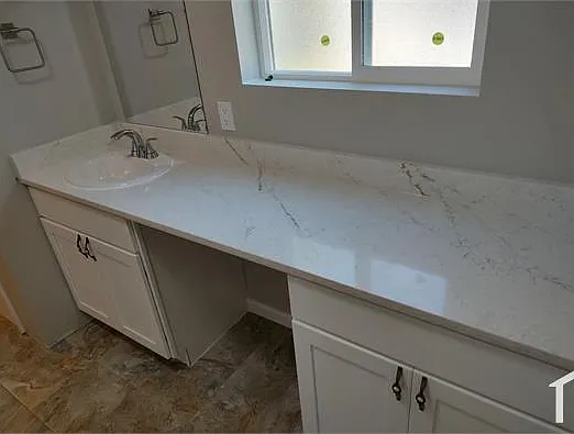 7 bed, 3040 sqft, $5,838 — Photo 4