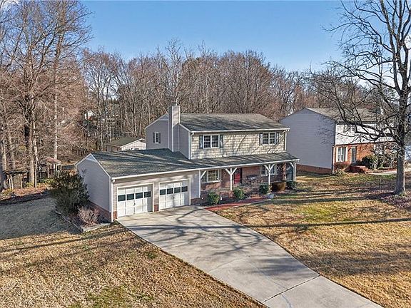 2nd image of 3838 Beech Cir