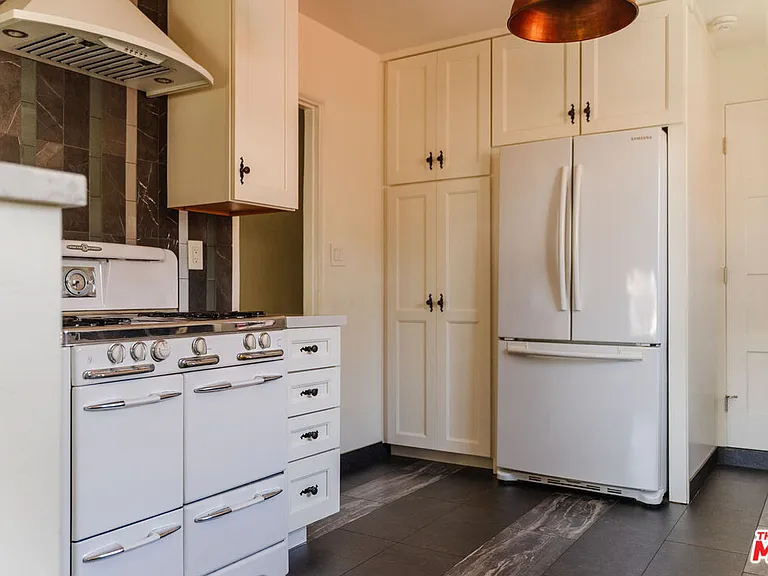 2735 Clyde Ave — Photo 15