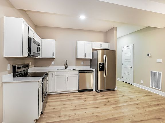 3rd image of 3385 Polly Dr #34