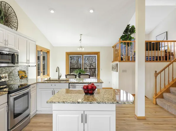 13604 Judicial Rd, Burnsville, MN 55337