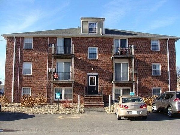 1st image of 10 Woodman Way APT 15