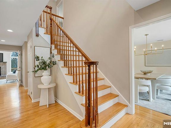2nd image of 435 Morningside Rd