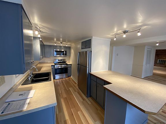 3rd image of 24 Grand St