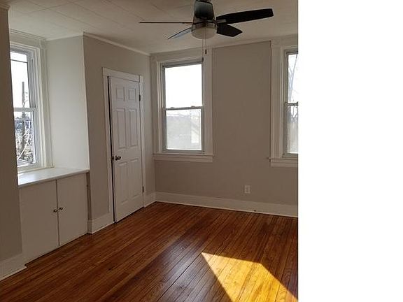 5th image of 4218 Diller Ave