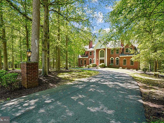 4th image of 188 River Park Dr