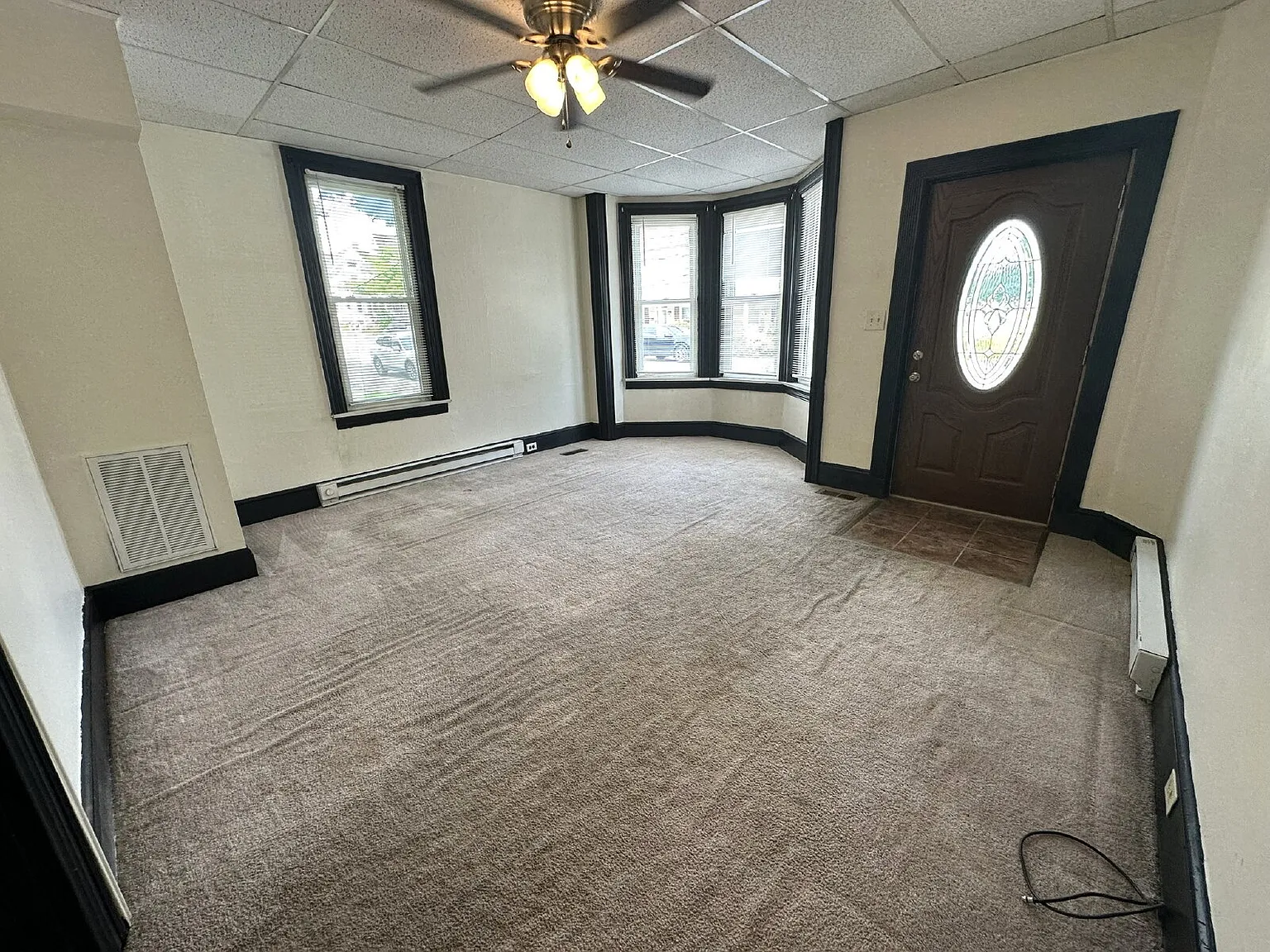 2 bed, 1.5 bath, 908 sqft, $1,300 — Photo 2