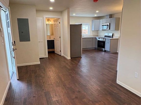 2nd image of 613 Saint Thomas Ln #B