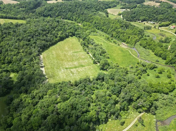1571 Scenic Valley Rd, Waukon, IA 52172